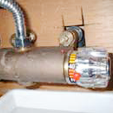 業務用水栓修理