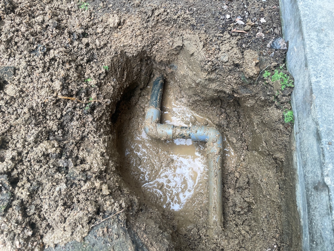 地面や壁にも要注意!漏水のサイン【広島市西区】